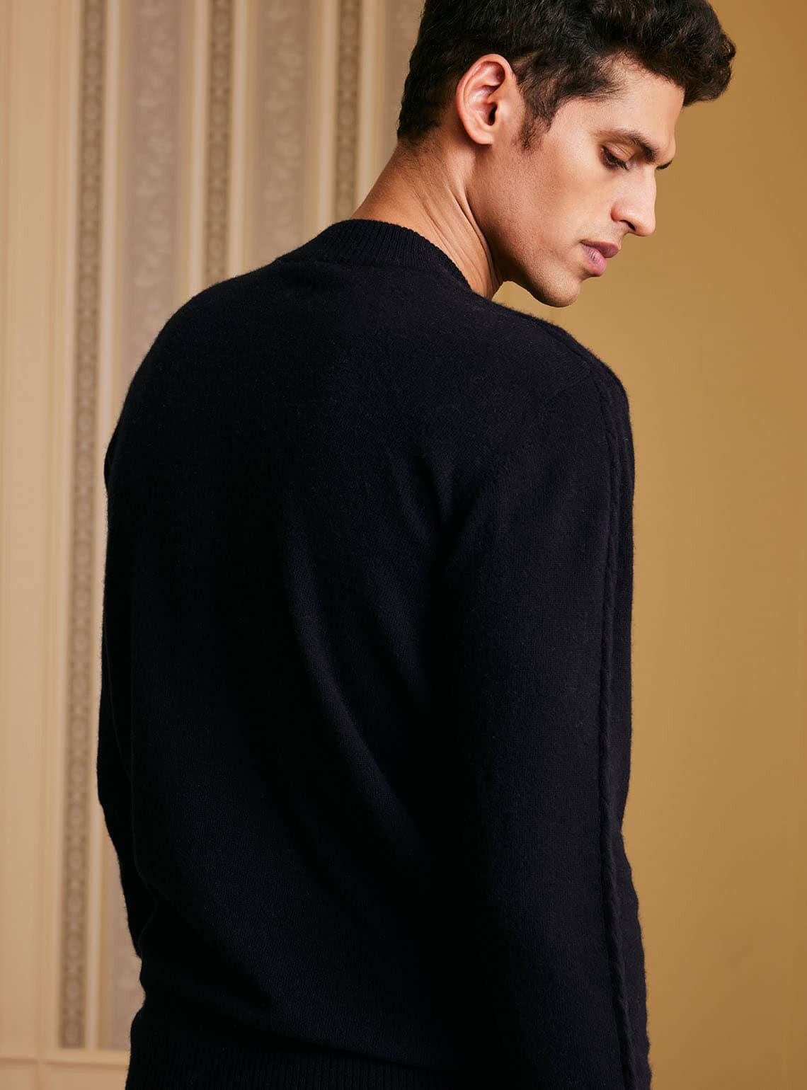 01. Noir Cashmere Blend Pullover